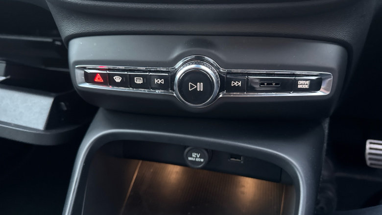 Volvo Xc40 2.0 B4P R DESIGN 5dr Auto Petrol Estate